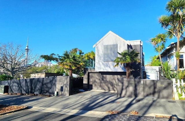 Premium Abode with Plunge Pool steps to Ponsonby