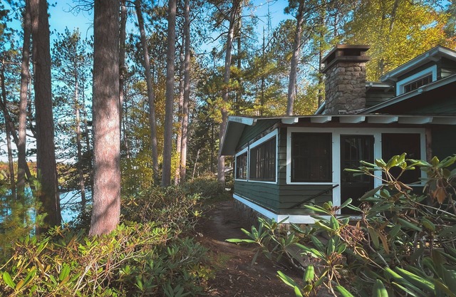 Premier Cabin 1 with Lake View