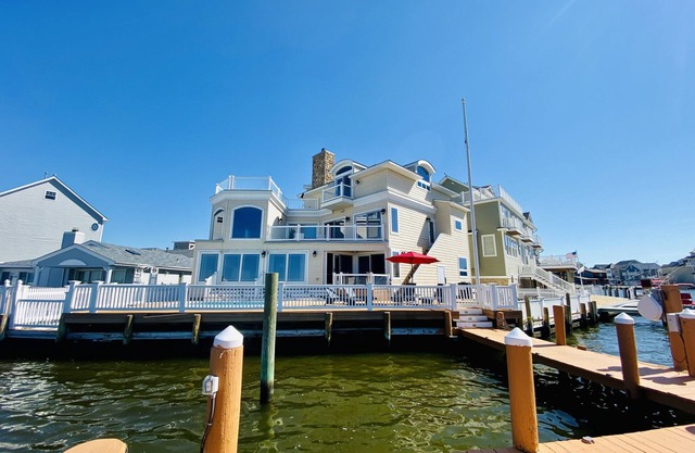 Premier Host Listing - .6 BR Waterfront, Heated Pool, Amazing Views