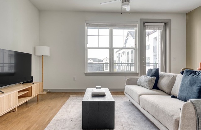 Premium East Austin 1BR w/ Pool, Gym & W/D, nr downtown, by Blueground