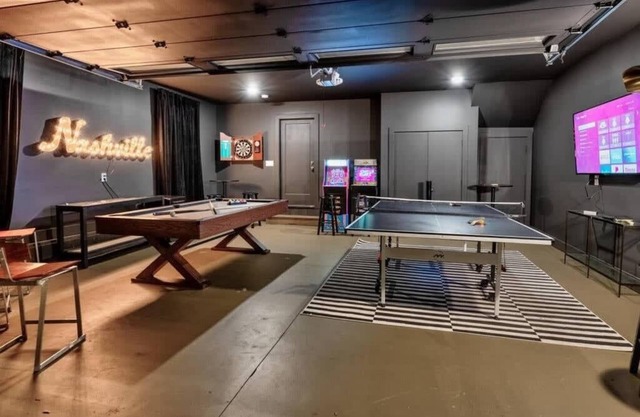Premium Home Game Room 13 Beds