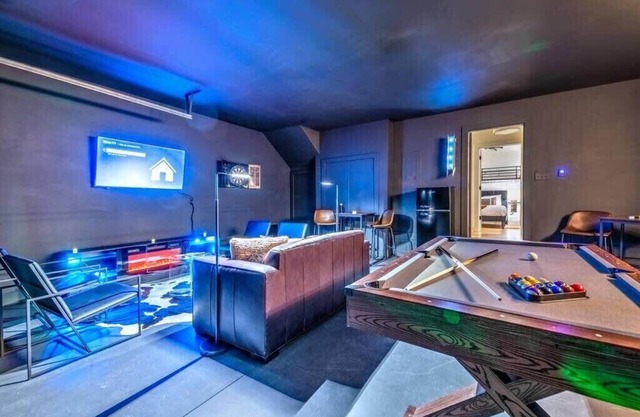 Premium Home Rooftop Pool Table 13 Beds