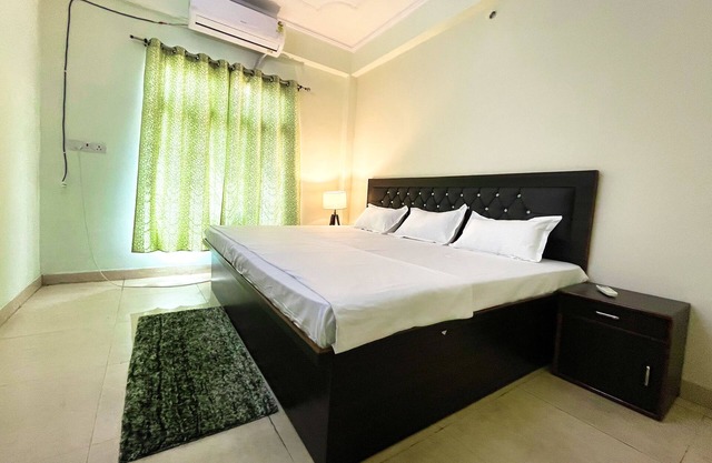 Premium Homestay Near Triveni Sangam for Upto 12 People, at Affordable Price!