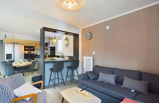 Pretty chalet for 6, heated swimming pool all year