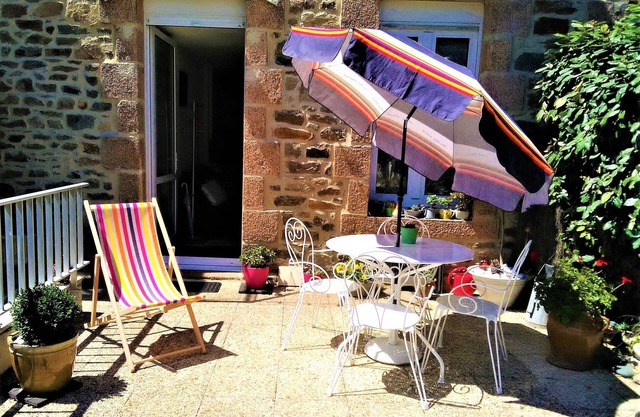 PRETTY APT WITH TERRACE, PRIVATE ACCESS, GARAGE, 150 m FROM THE BEACH TRESTRAOU