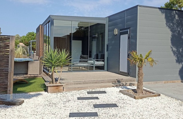 Pretty chalet for 6, residence with swimming pool