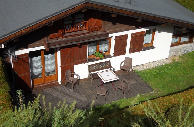 Pretty chalet, with mansard floor, south oriented, with 2 covered parking lots
