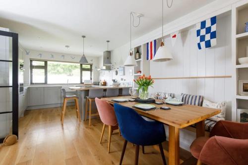 Pretty Coastal Home in Bosham Close to Water