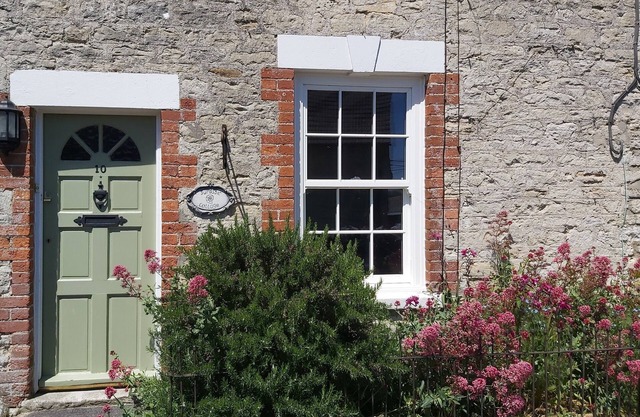 Pretty Cottage Close To The Dorset Coast.