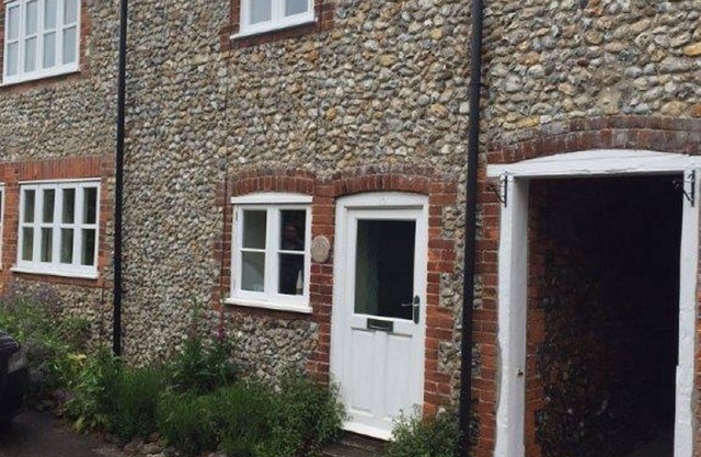 Pretty flint cottage in tranquil setting close to coast and Walsingham shrines