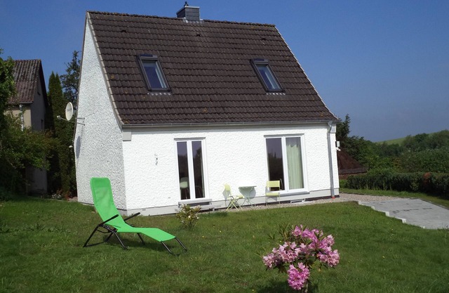 Pretty holiday home with a view of the Baltic Sea, family-friendly even with a dog.