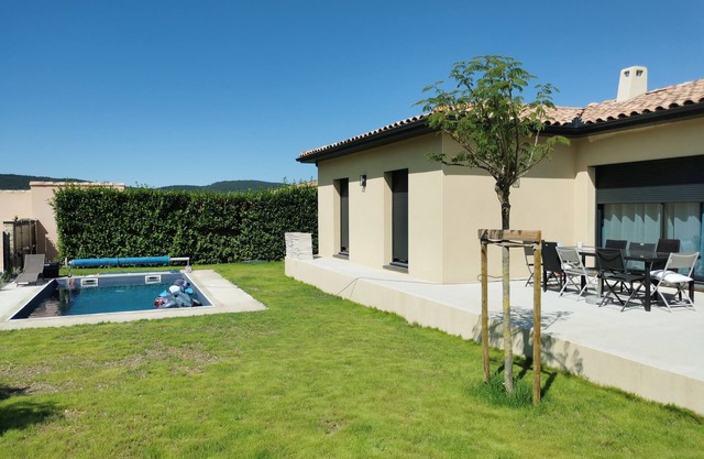 Pretty house with private pool at the foot of Mont Ventoux, 4 bedrooms