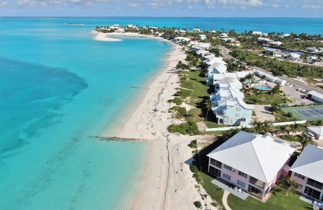 "Pretty in Pink" Luxury 3-Bedroom, 3-Bathroom Oceanfront Condo