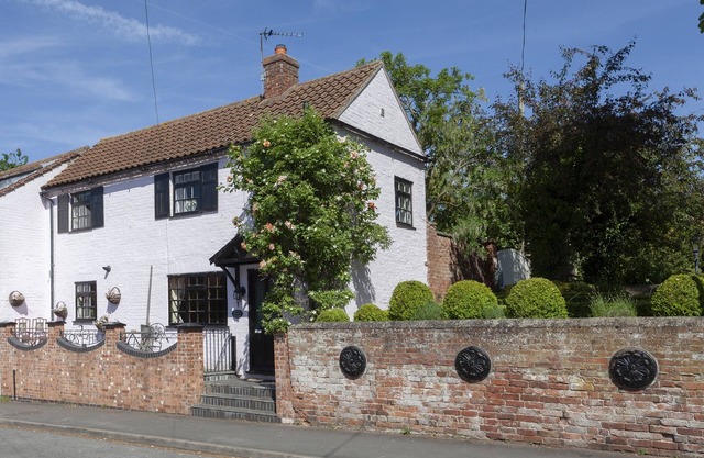 Pretty Period Cottage in small Market town of Bingham, Nottingham area