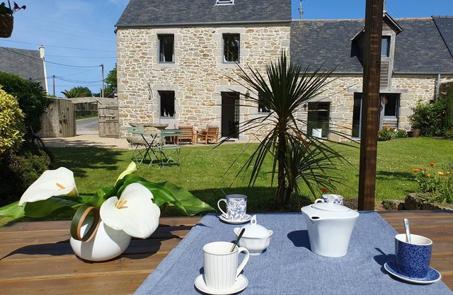 Pretty stone house with large garden for 6