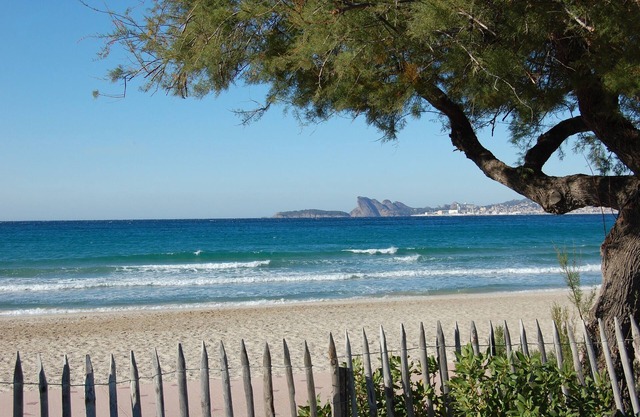 Pretty villa with large spacious terrace 450m from Lecques beach