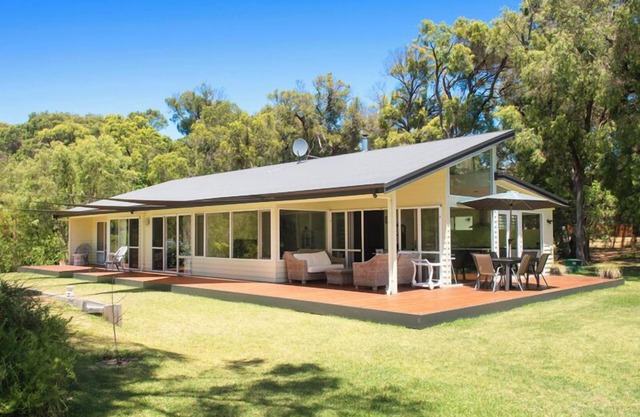 Prevelly Beach Retreat | Walk to the Beach!