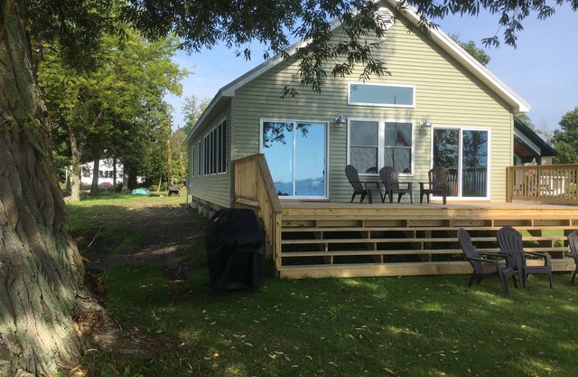 Price lowered CAMP ON SANDY POND, NY, Sleeps 7, GOLFER'S & FISHERMEN'S DREAM!