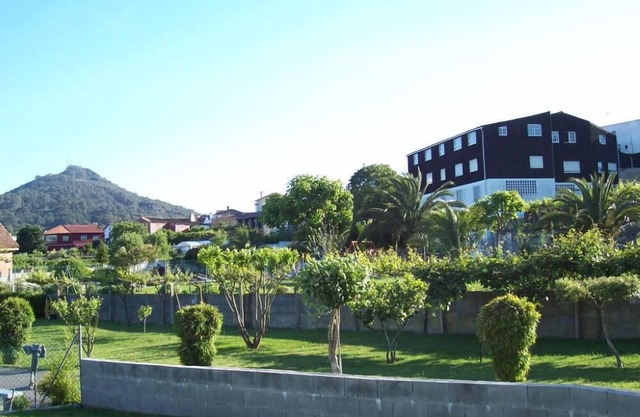 PRICE MADNESS IN THE RIAS BAJAS: APARTMENT FOR 4 WITH PARKING AND SWIMMING POOL.