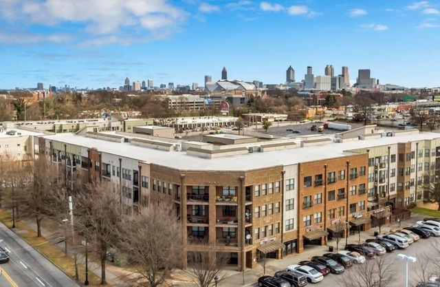 PRIME CITY LIVING WITH A LUXURIOUS TOUCH