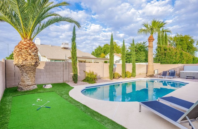 Prime Location, Heated Pool, Relaxing Hot Tub, Fun Game Room, Putting Green