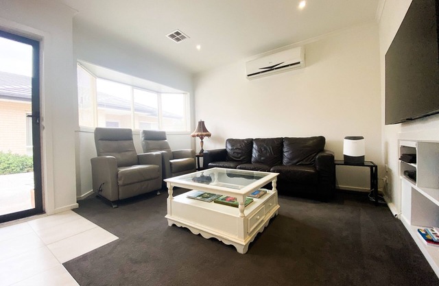 Prime Location! within 120m walk to the beach, boatramp and 200m from shops.