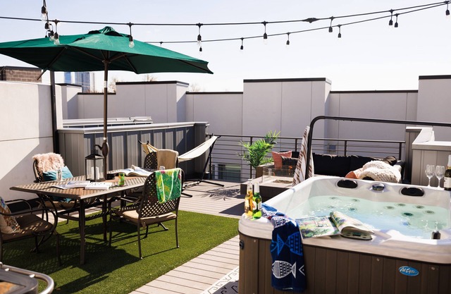 Prime LoHi Location, Hot Tub, Private Roof Deck, Walkability