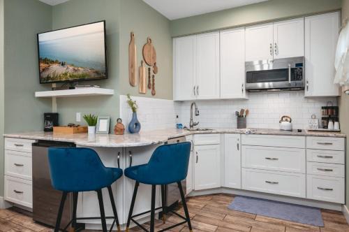 Primrose Studio 1BR Studio near Downtown Beaches Wineries