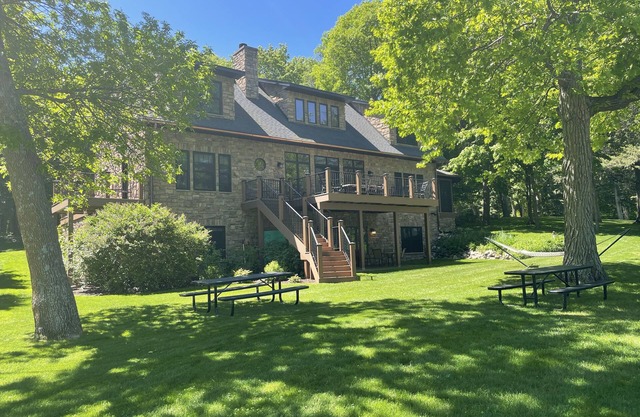 Pristine Lake Sylvia Getaway w/accomidations perfect for large or small groups!