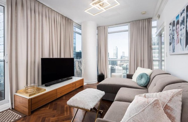 Pristine Modern 2BR Condo Private BBQ and Balcony