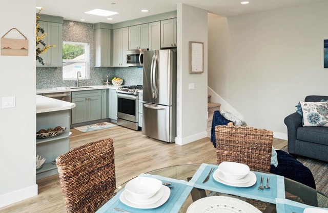 Pristine, private home with OCEAN VIEWS near Del Mar & Torrey Pines