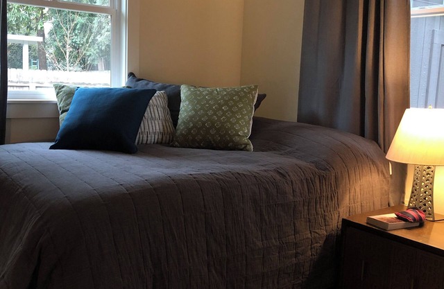 Private 1-bedroom studio apartment