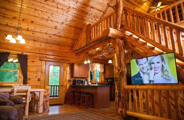 Private 10 acre Family Friendly Cabin w/zipline minutes from Mississippi River!