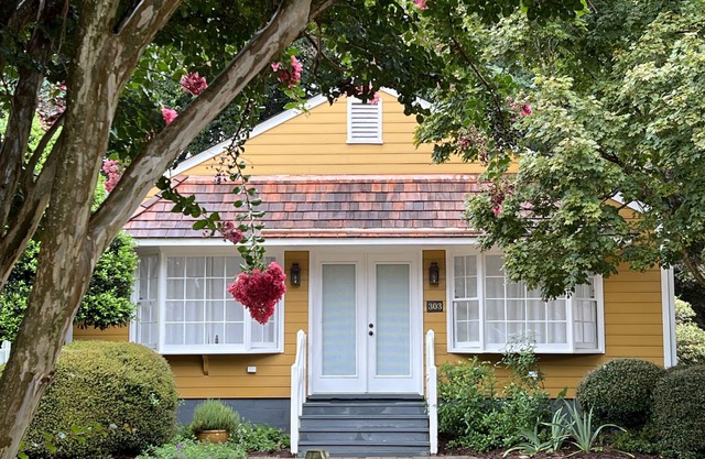 Private 1300 sq ft Cottage in Historic Yorktown-w/trolley access