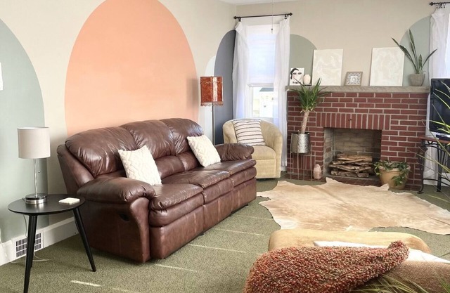 Private 2 Bedroom Apt with bike storage 1 mile to the GAP and C&O Canal/