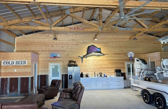 Private 2 Bedroom Barndominium with Plenty of Parking & Dog Friendly