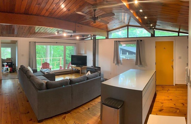 Private 3 bedroom, 1 bath cottage in Woodland Beach