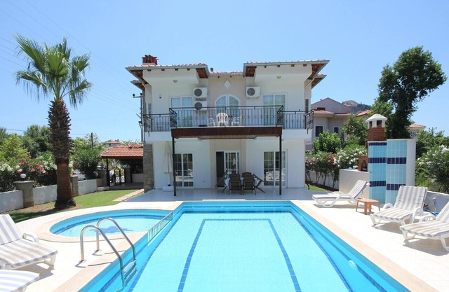 Private 3 Bedroom Villa With Rock Tomb View 'close to town centre'