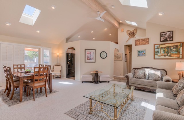Private 3B/3b Home, AC, Sharc, Hot Tub, Dogs Welcome
