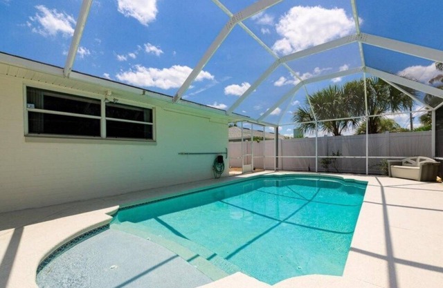 Private 4 bedroom Pool Home w 2 car garage, Walk to the Beach, Dog Friendly