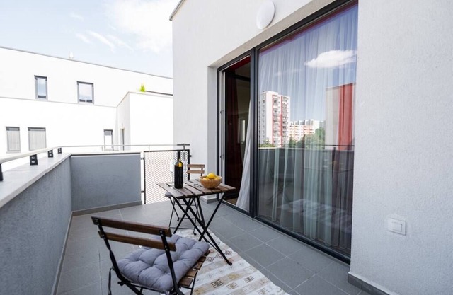 ⭐Private 5 star⭐Stylish⭐3 room flat+ in-door Pkg