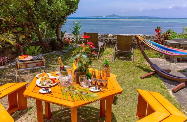 Private accommodation along the beach BBQ while looking at the sea Inside the Fukugi trees in Bise/Kunigami-gun Okinawa