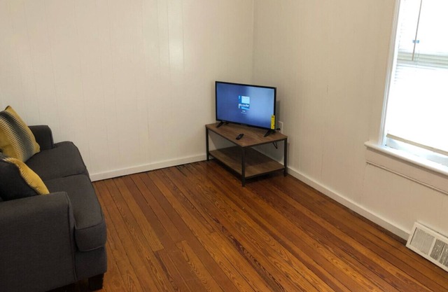Private and cozy house with 1-bedroom and 1-bathroom and free Wi-Fi