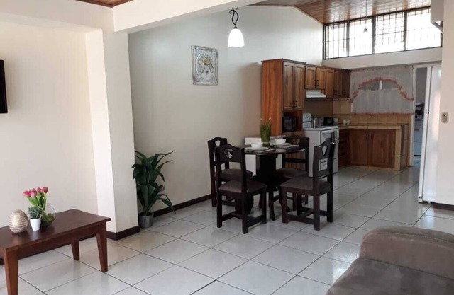 Private Apartment House 2 Bedroom 5 mins SJO Airport Furnished Spacious Kitchen
