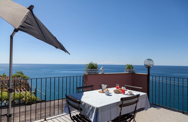 Private apartment in Corniglia Cinque Terre, terrace sea view