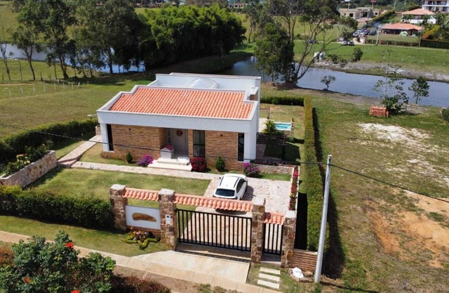 Private Area in Mesa de los Santos, Near the Mercado Campesino