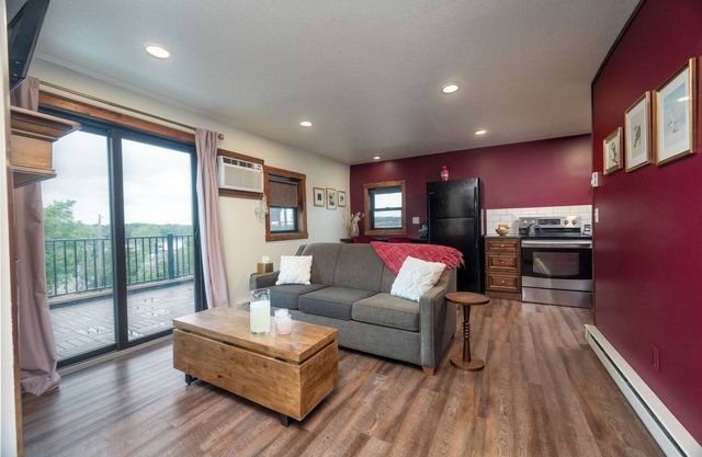Private Balcony & Fire Table Overlooking Downtown