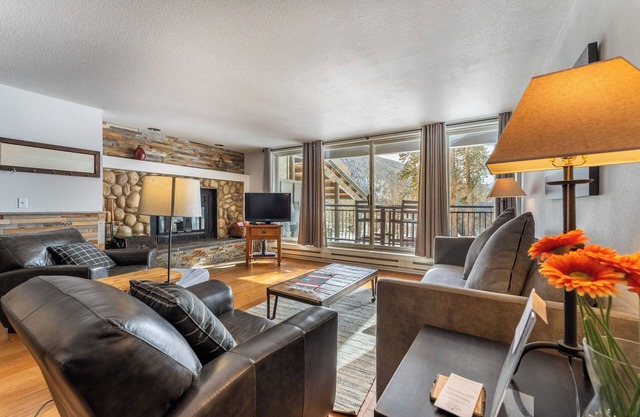 Private Balcony w/Mountain Views, Convenient Location in West Keystone!