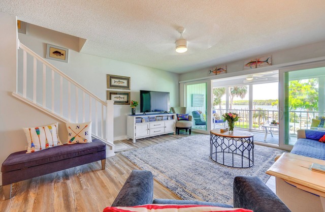 Private Balcony w/Water Views: Welaka Condo!