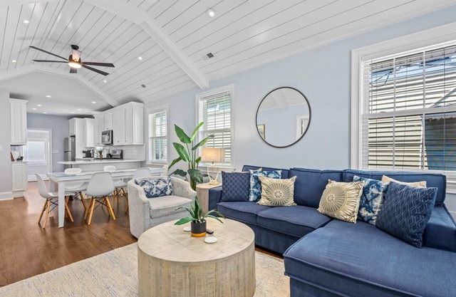 Private Balcony, Walk to Beach | 3bed/2bath 2nd FL